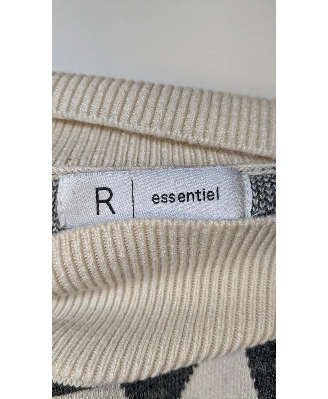 ESSENTIEL - Image 6