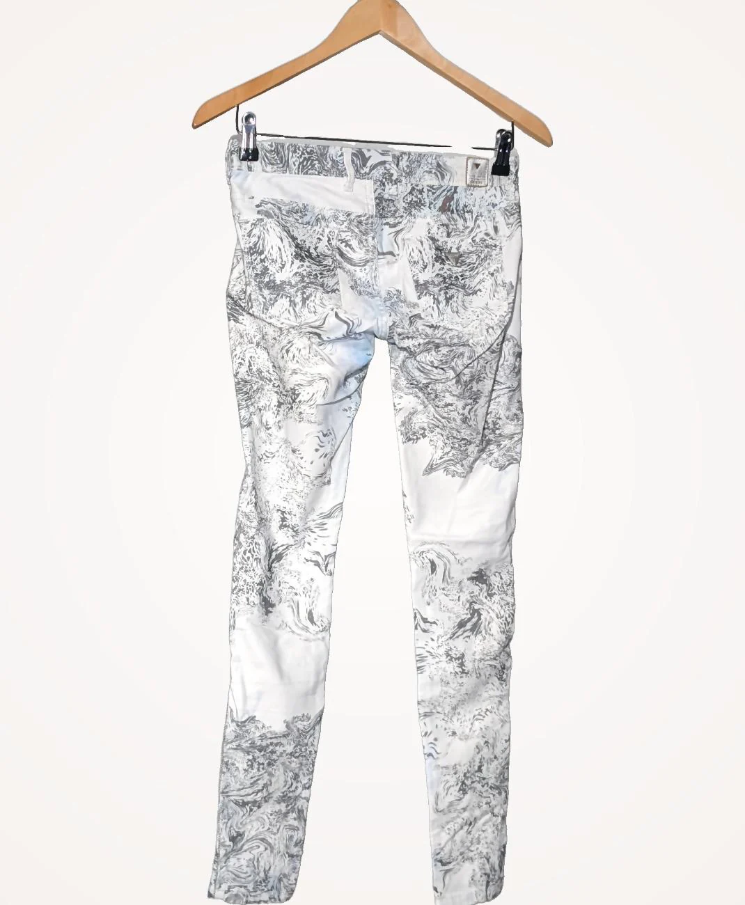 GUESS - Image 4