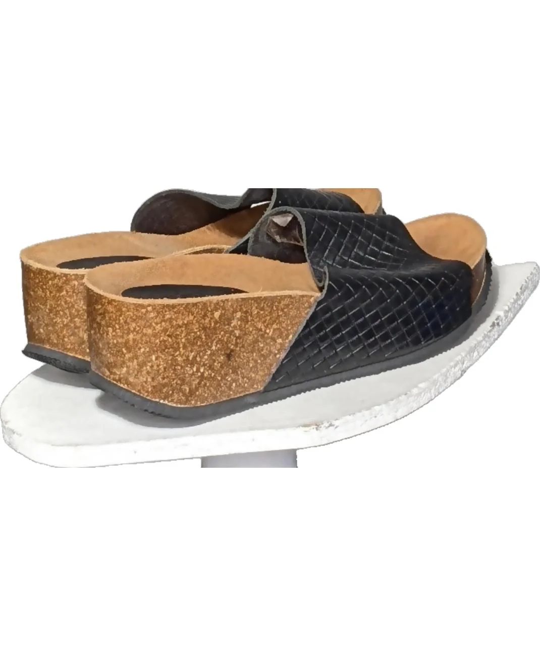 KICKERS - Image 2