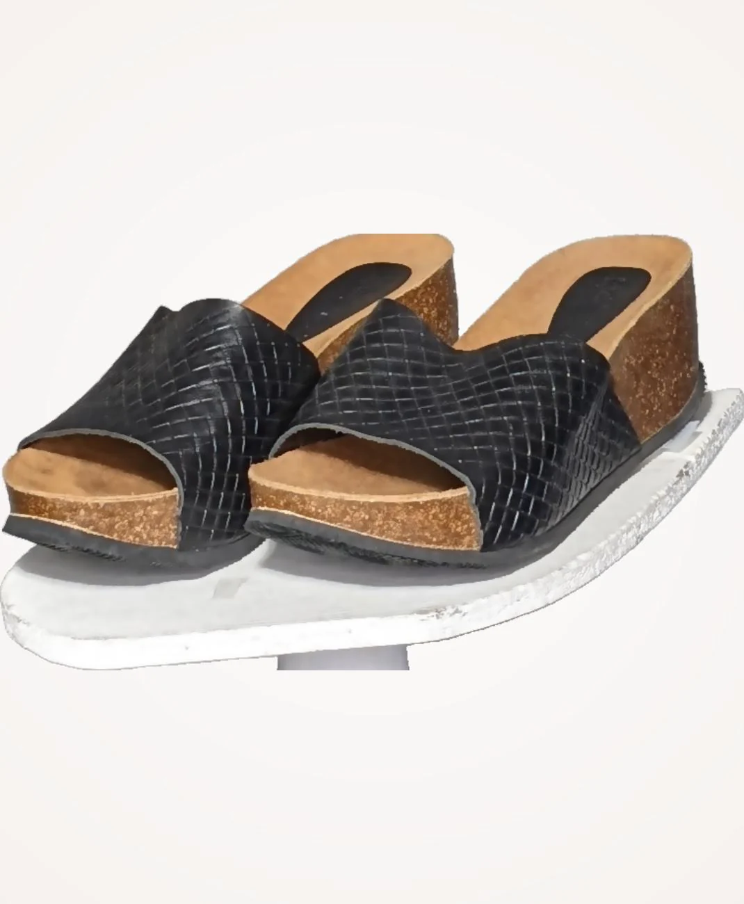 KICKERS - Image 3