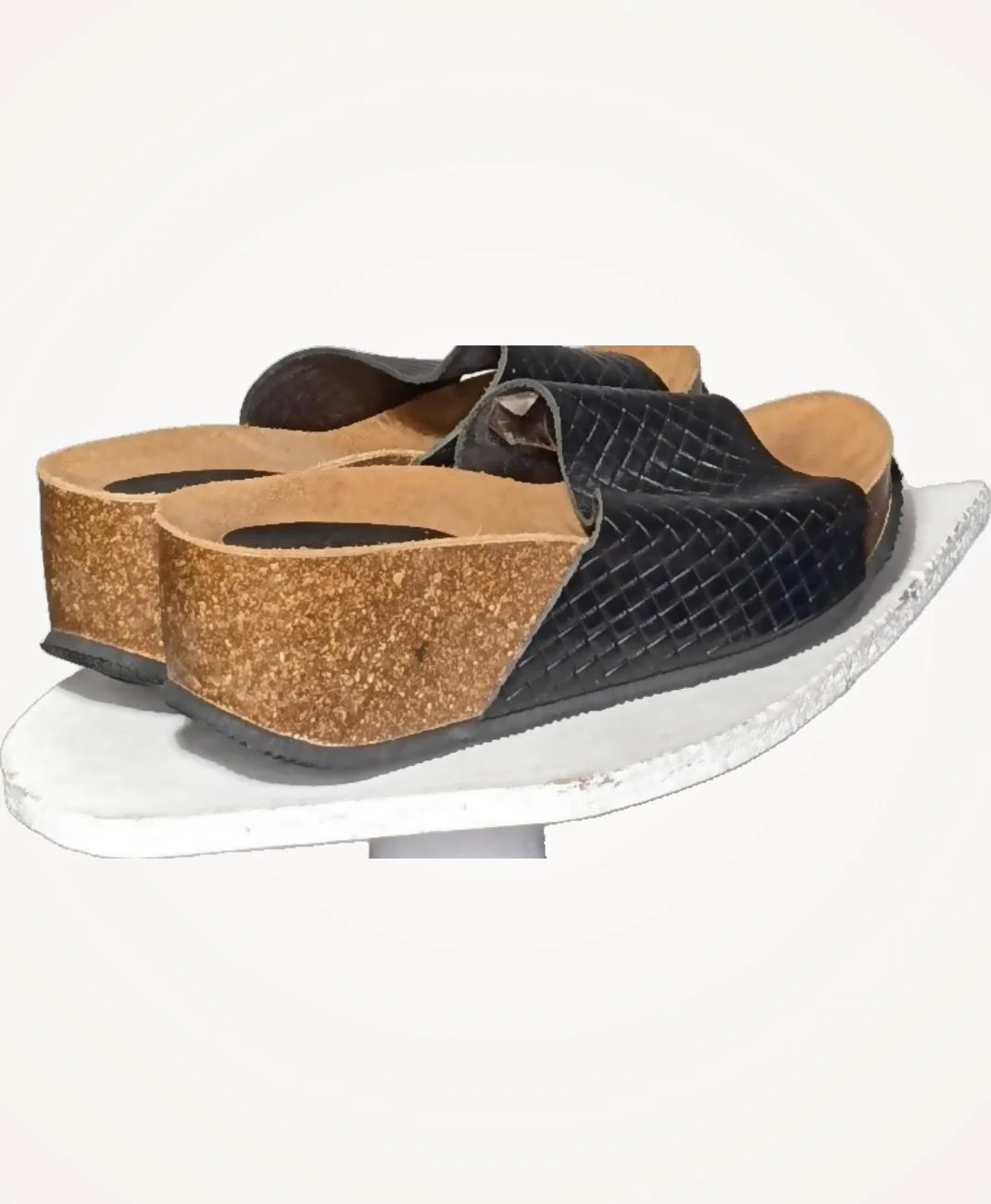 KICKERS - Image 4