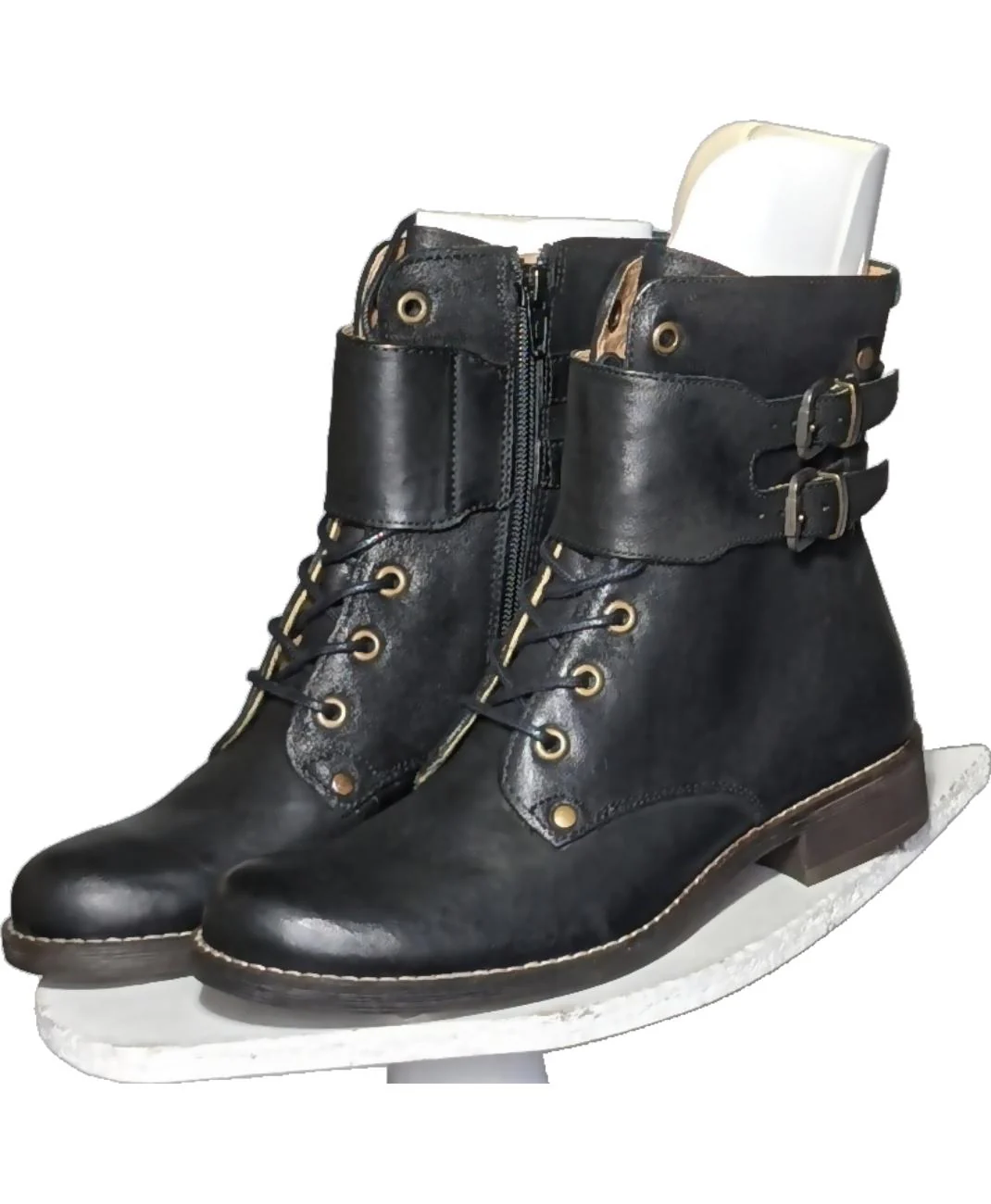 KICKERS