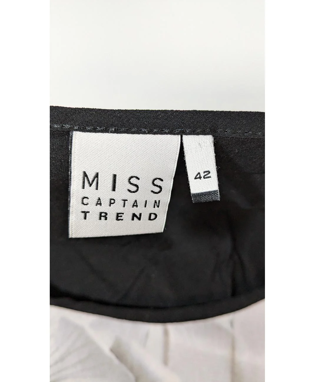 MISS CAPTAIN - Image 6