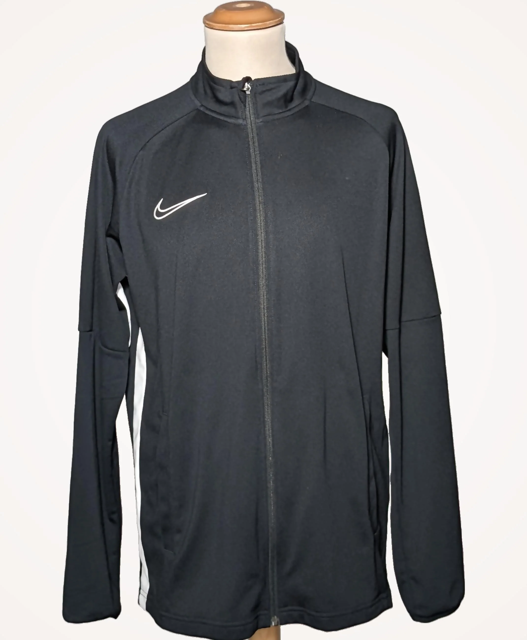 NIKE - Image 3